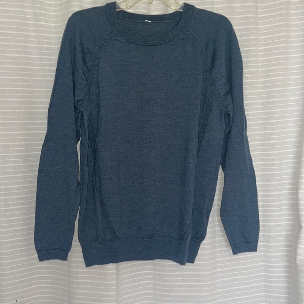 Lululemon like new sweater size 8
